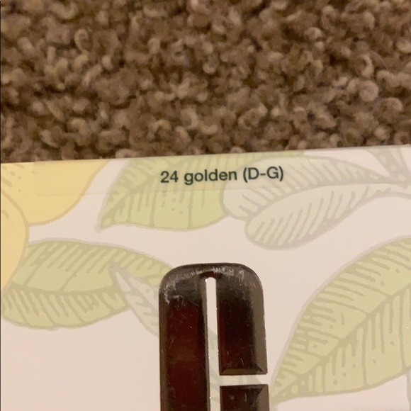 Clinique powder makeup compact NEW 24 golden - Picture 8 of 8